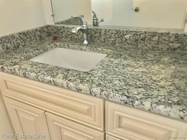 Building Photo - 37147 Evergreen Dr