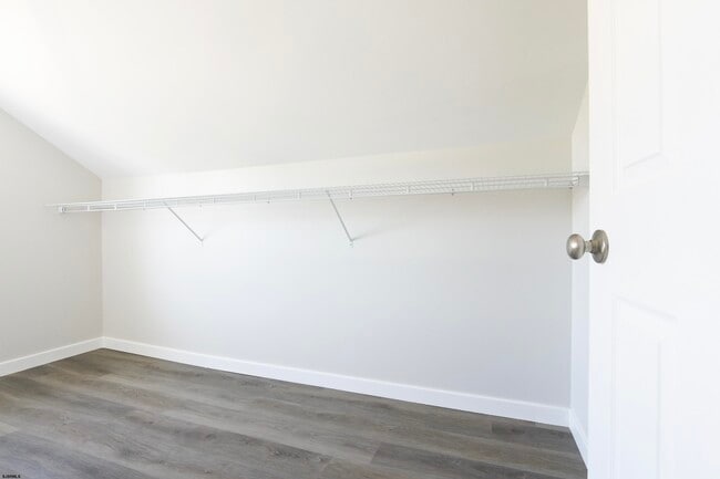 Building Photo - 137 Collins Ave