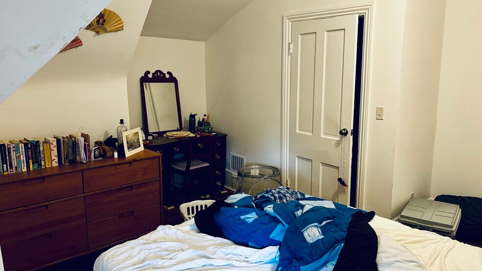 bed 1 - 351 Stratford Ave