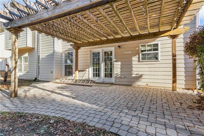 Building Photo - 1360 Silvergate Dr