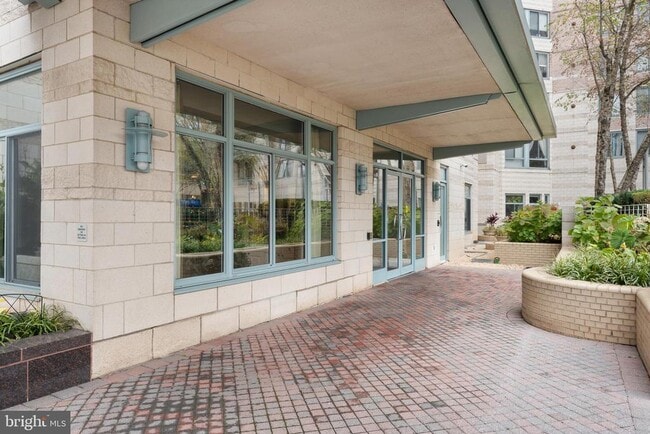 Building Photo - 851 N Glebe Rd