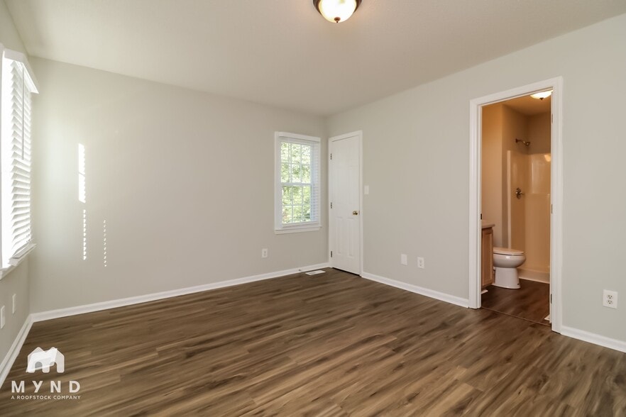 Building Photo - 1084 Holly Pointe Dr