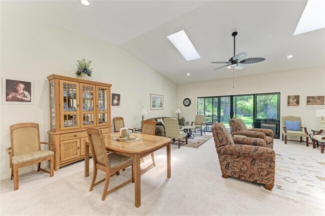 Building Photo - 3946 Wilshire Cir E