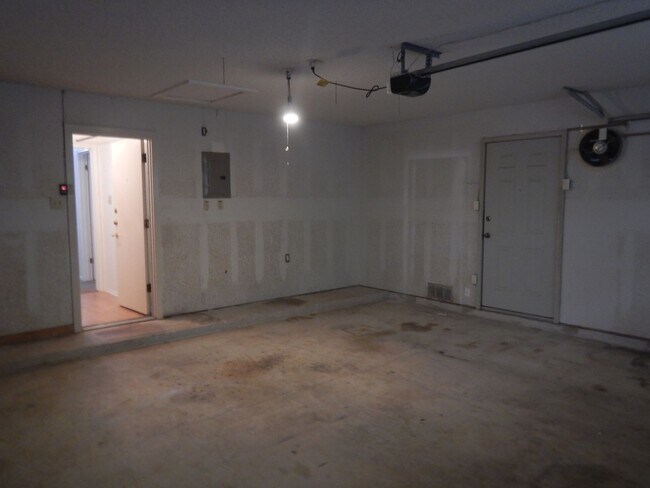 Building Photo - 5906 Spring Crossing