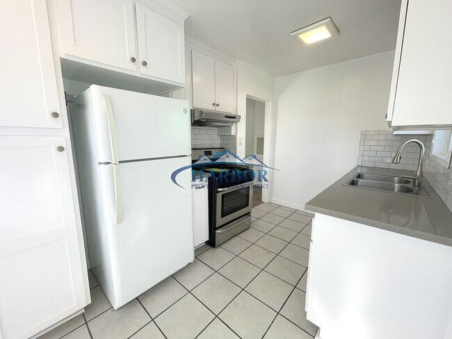 Building Photo - 1132 S Mesa St