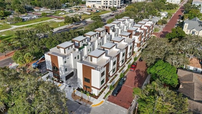 Building Photo - 627 Petit Wy