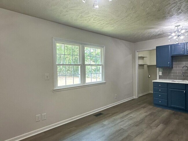 Building Photo - 1609 Grandview Dr