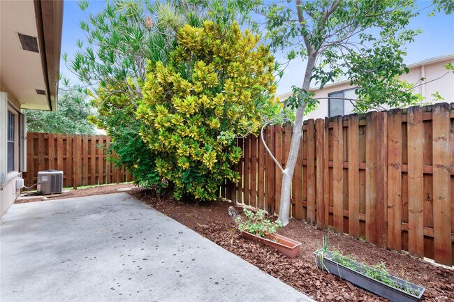 Building Photo - 2516 SW 74th Terrace