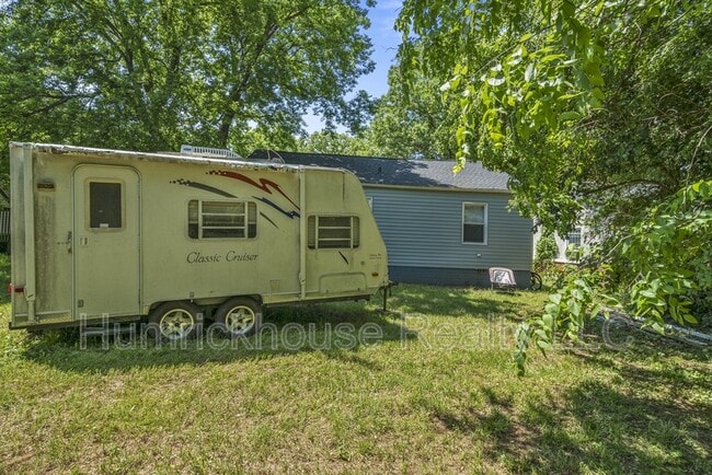 Building Photo - 2320 Olando St