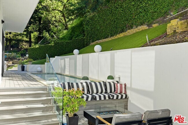 Building Photo - 2350 Benedict Canyon Drive