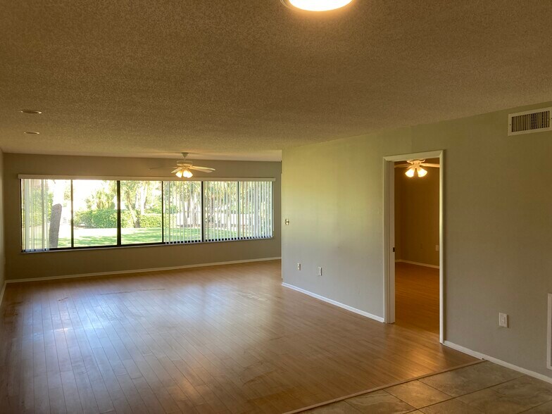 Spacious living room with dining area - 3500 El Conquistador Pky