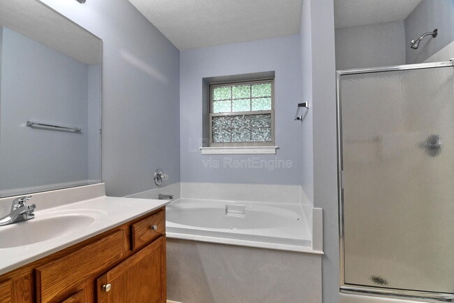 Building Photo - 5527 Raintree Ridge