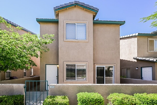 Building Photo - 5594 Calais Ct