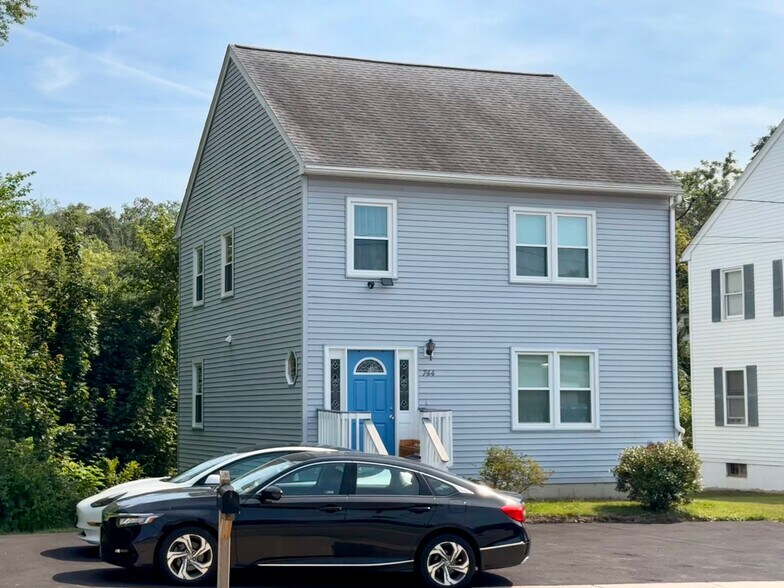 Primary Photo - 744 S Main St