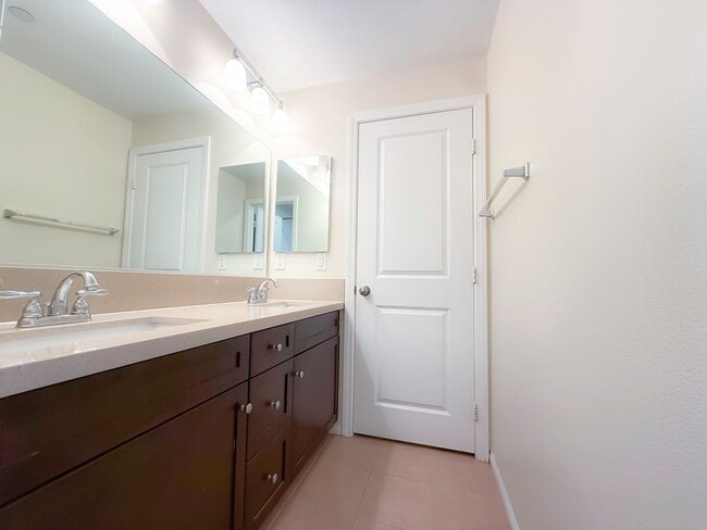 Building Photo - 10816 Lotus Dr