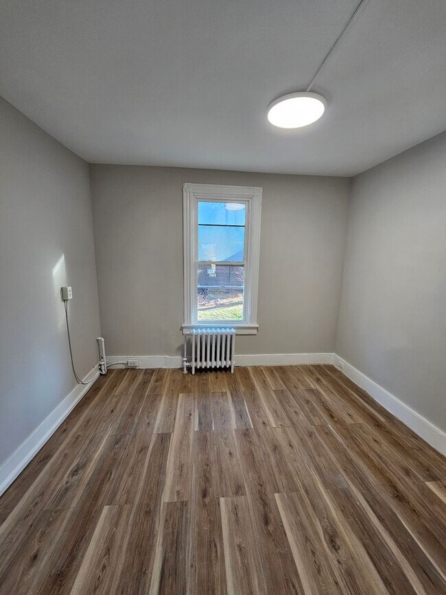 Building Photo - 3 Bedroom Apartment - Kingston, NY