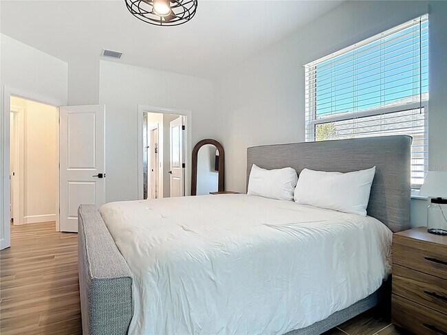 Building Photo - 26 Medalist Way