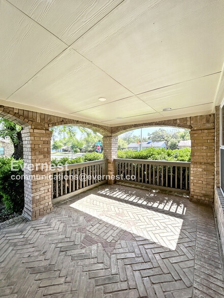 Building Photo - 2701 Deeringhill Dr