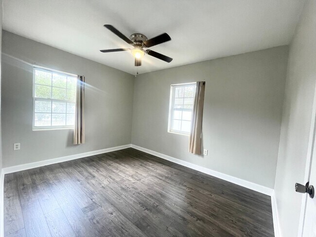 Building Photo - Sanford 3br Home ~ Freshly Painted ~ Tile/...