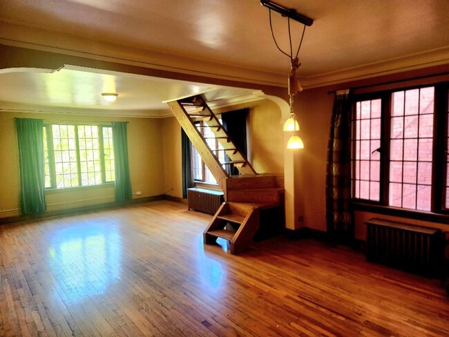 Building Photo - Capitol Hill Location, private roof top de...