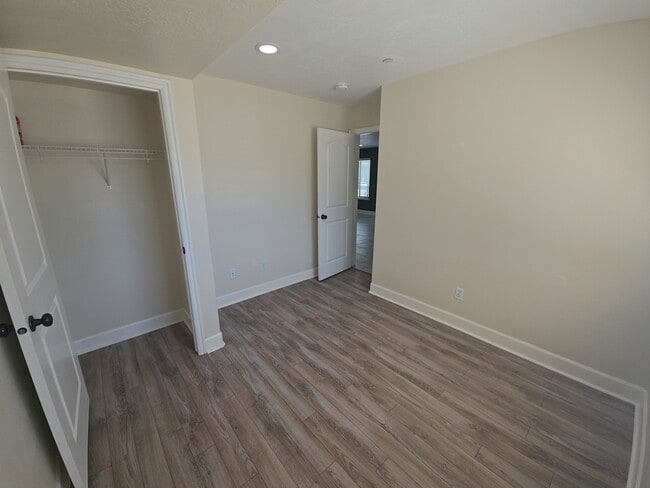 Building Photo - Gateway Village #61