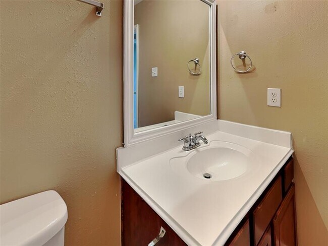 Building Photo - 6611 Dillon Dr