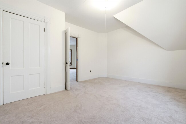 Building Photo - 135 Sagamore St