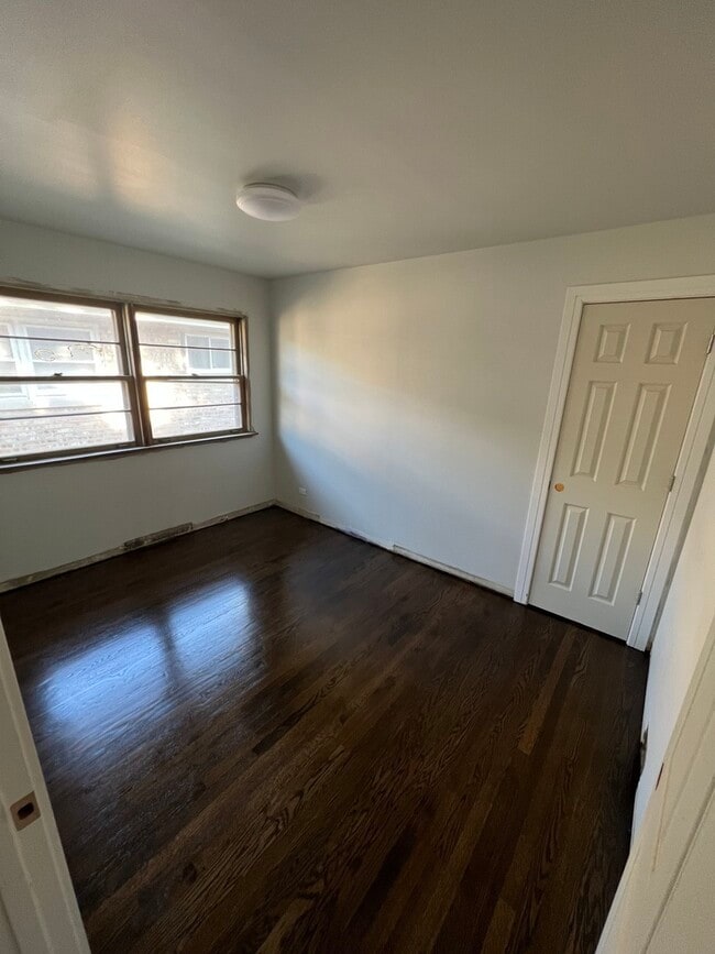 Building Photo - 8000 N Ozark Ave