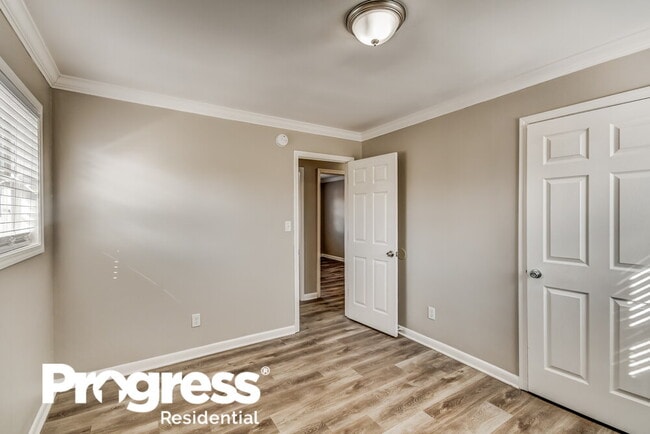 Building Photo - 2827 Arrowhead Dr NE