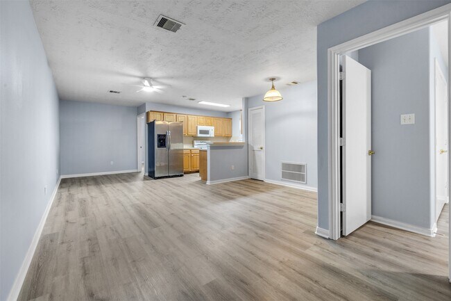 Building Photo - 914 Purdy