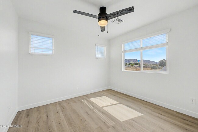 Building Photo - 141 W Latona Rd