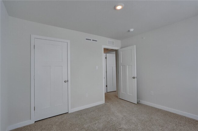 Building Photo - 122 Scotland Ln