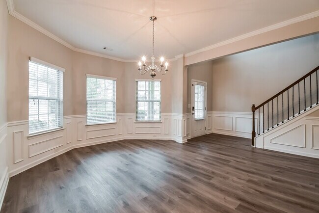 Building Photo - 6338 Oakwell Ct
