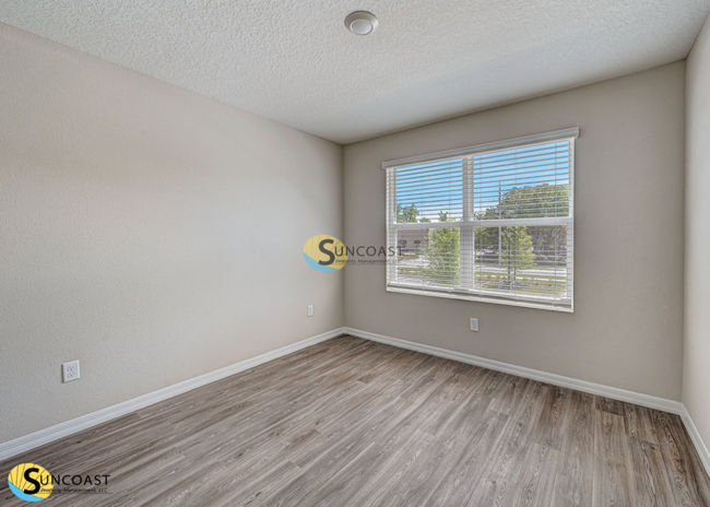 Building Photo - Your New Home Awaits: Stylish 2B/2B Apts w...