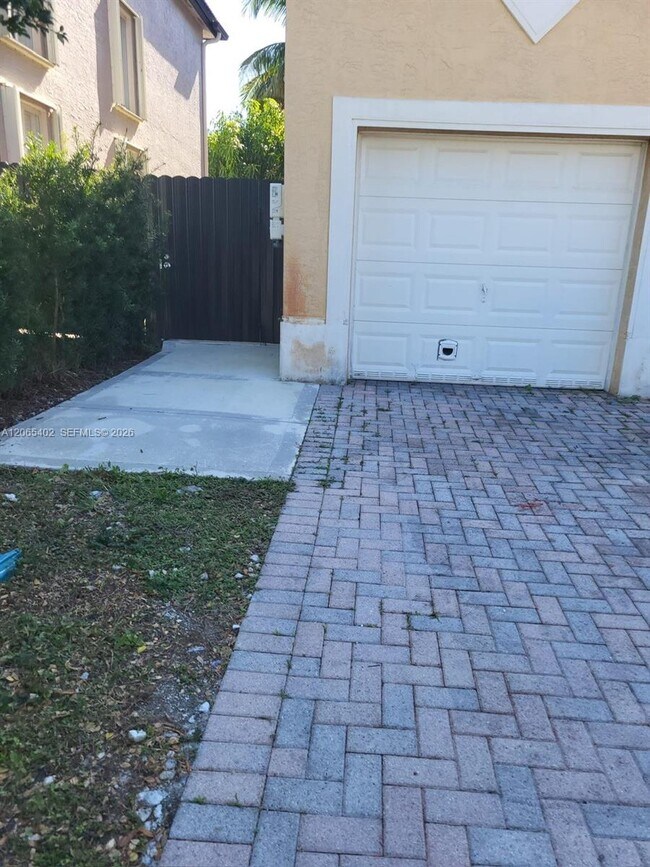 Building Photo - 15862 SW 140th St