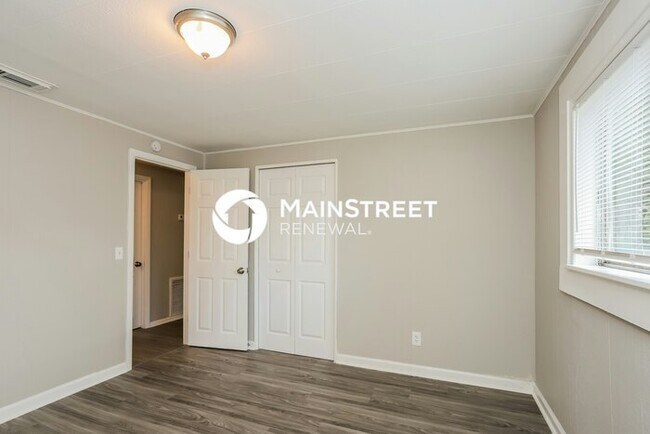 Building Photo - 3 Bedroom Pet-Friendly Home in St Petersburg, FL with Main Street Renewal