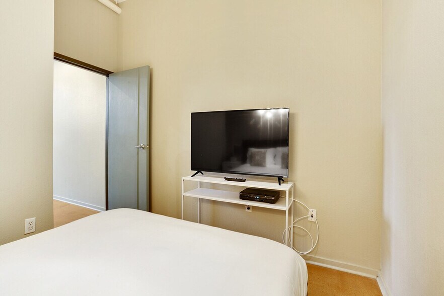 Building Photo - 1039 Constance St