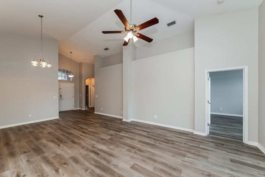 Building Photo - 5110 Clover Mist Dr