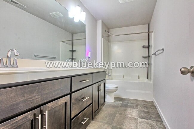 Building Photo - 5 Bed, 3 Bath Home with Tesla Charger in Orchards Near Hockinson Meadows Park