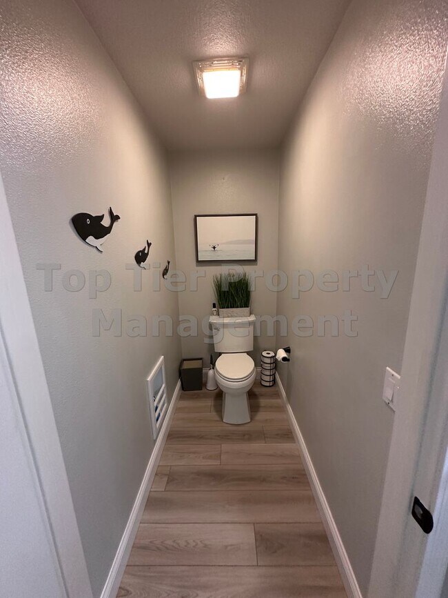 Building Photo - ***Beautiful 2 bed / 2 bath Townhome in Co...