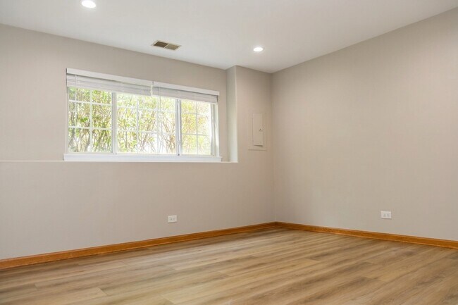 Building Photo - 3467 Ravinia Cir