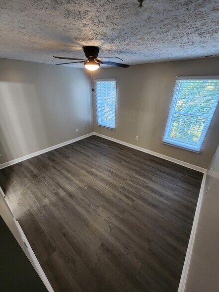 Building Photo - 330 Bubble Creek Ct