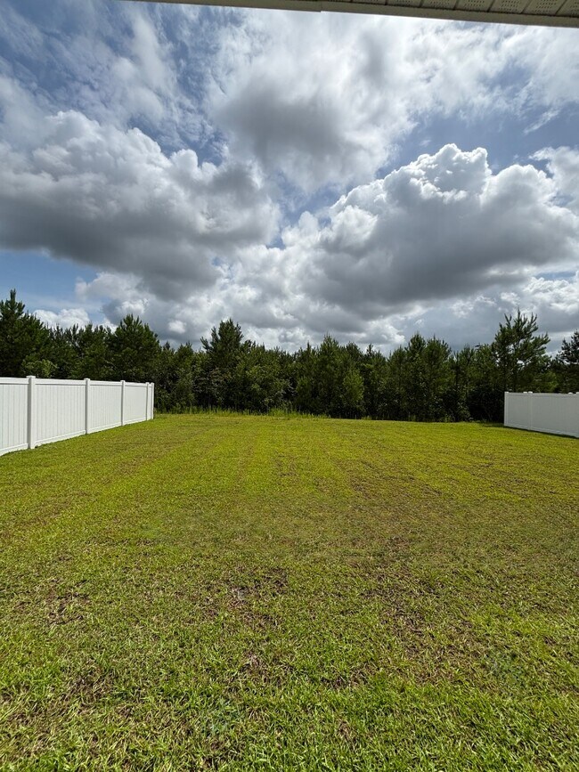 Building Photo - 201 Hadley Spgs Ave