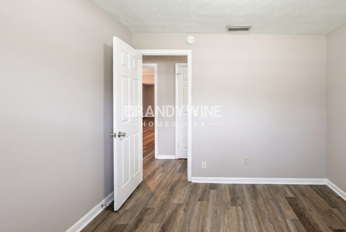 Building Photo - 6623 Kinlock Dr W
