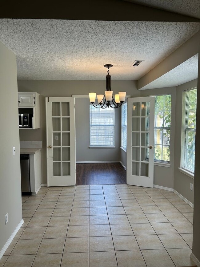 Building Photo - 1474 Timberline Dr