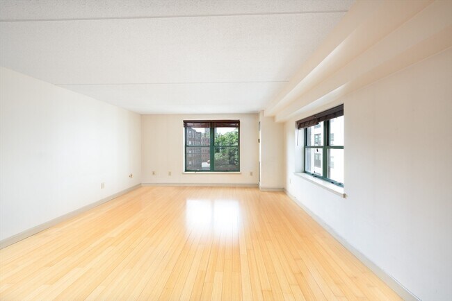 Building Photo - 108 Peterborough St