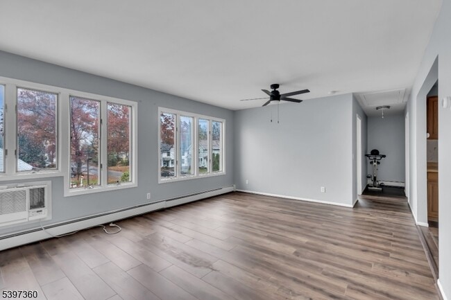 Building Photo - 1595 E 2nd St