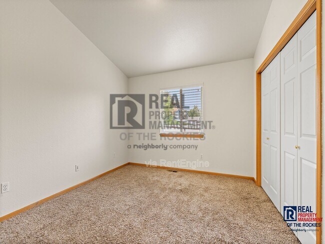 Building Photo - 437 Radiant Dr