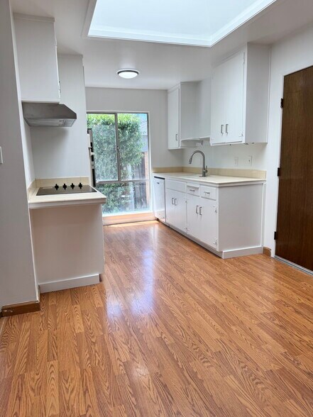 Building Photo - 1008 Huntingdon Dr