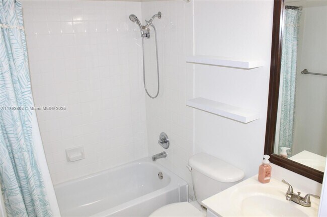 Building Photo - 947 Nandina Dr